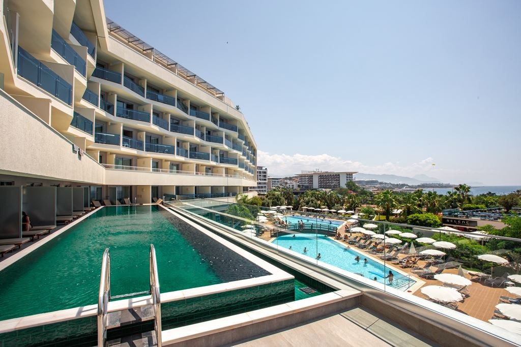 rooms-pool-access