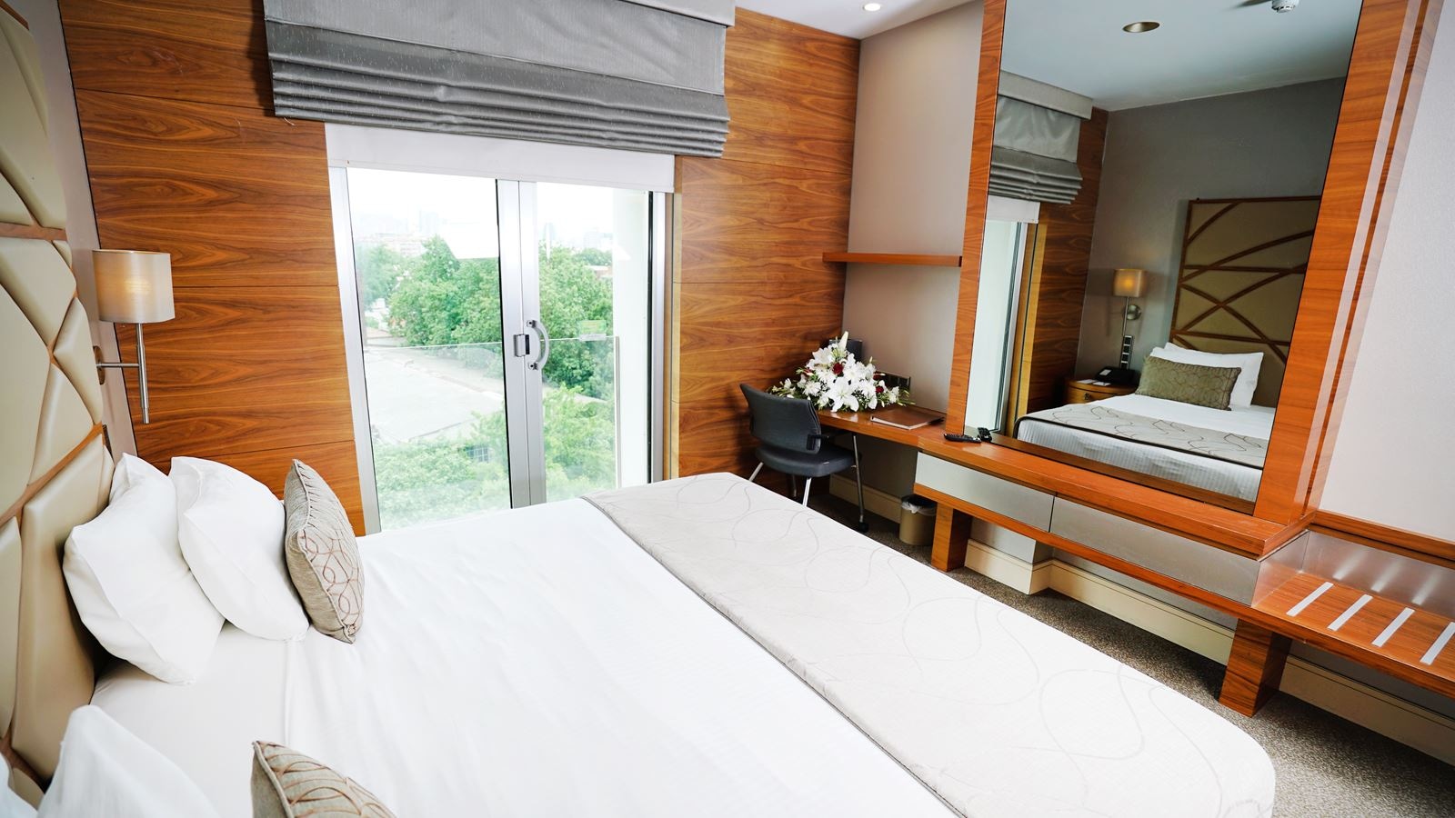 rooms-single-city-view
