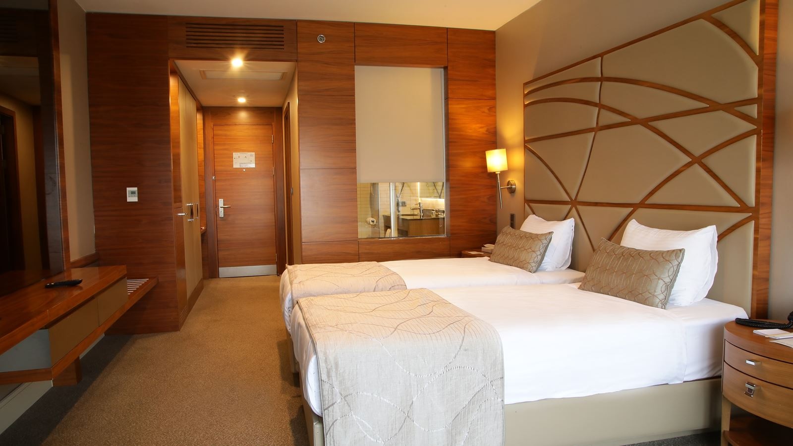 rooms-twin-city-view