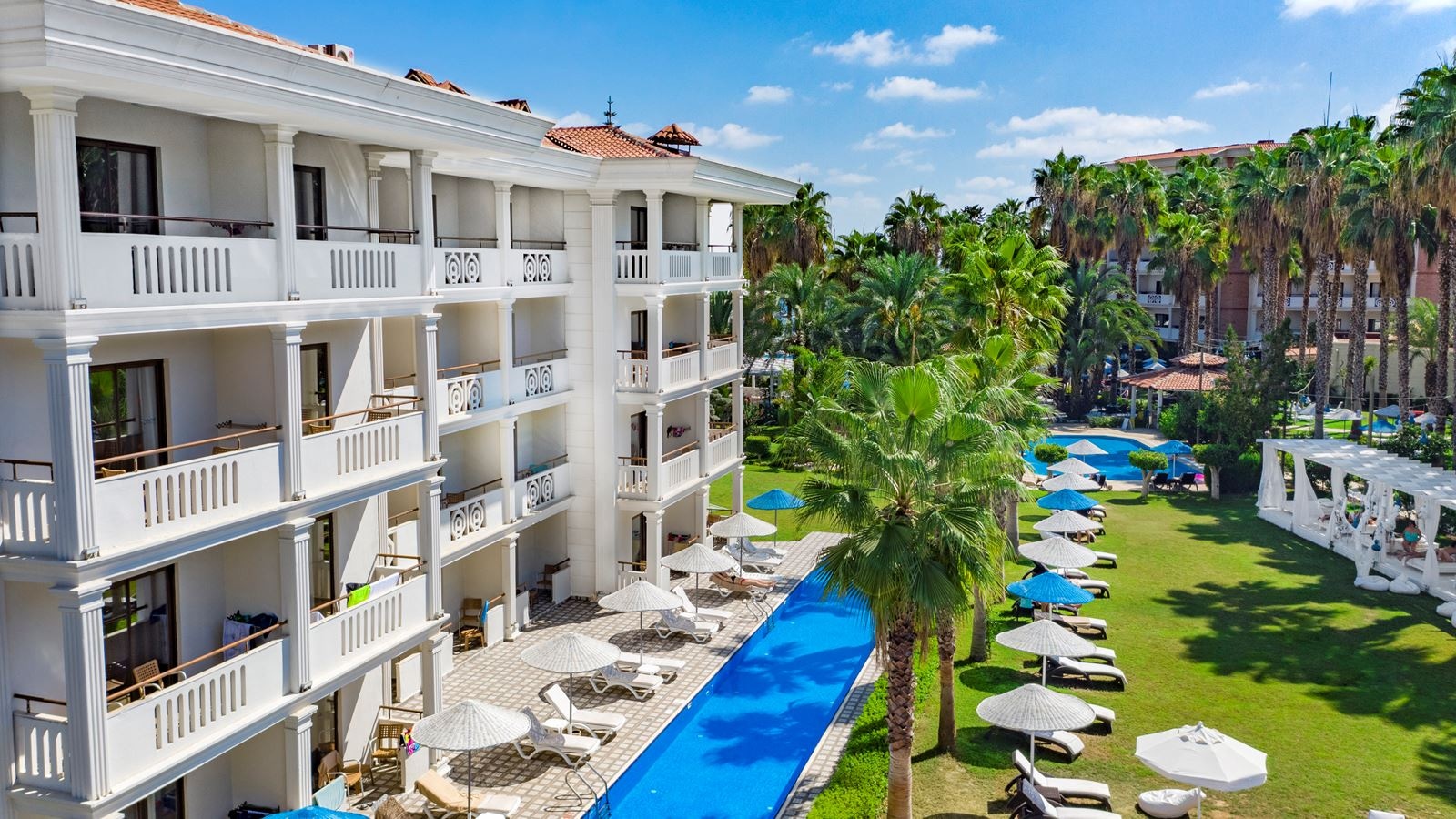 rooms-swim-up-room