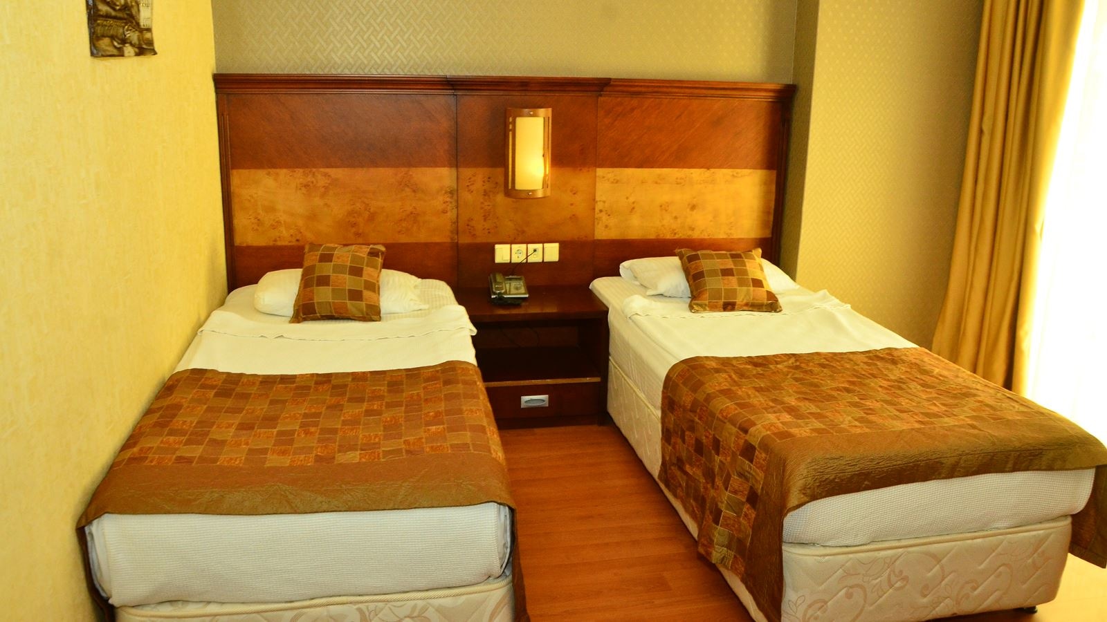 rooms-economy-room