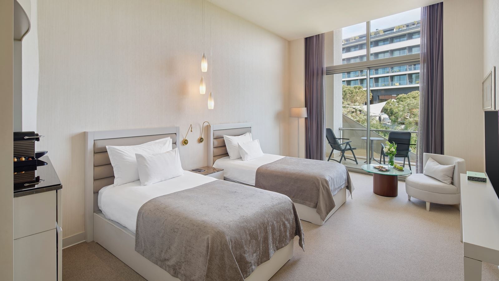 rooms-family-suite-land-view