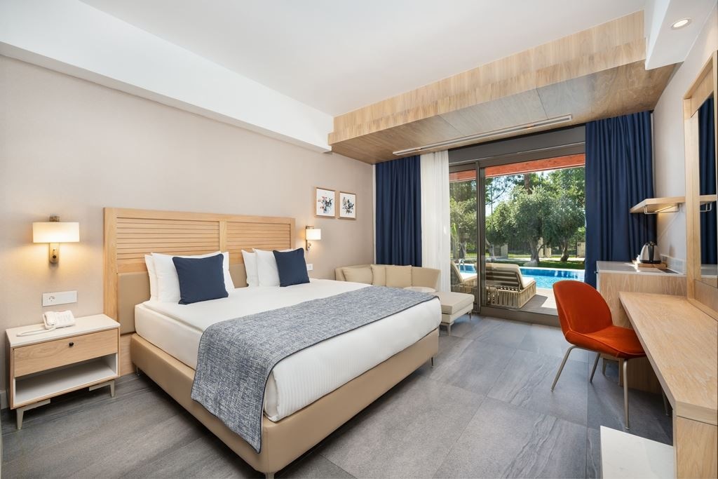 rooms-swim-up-room