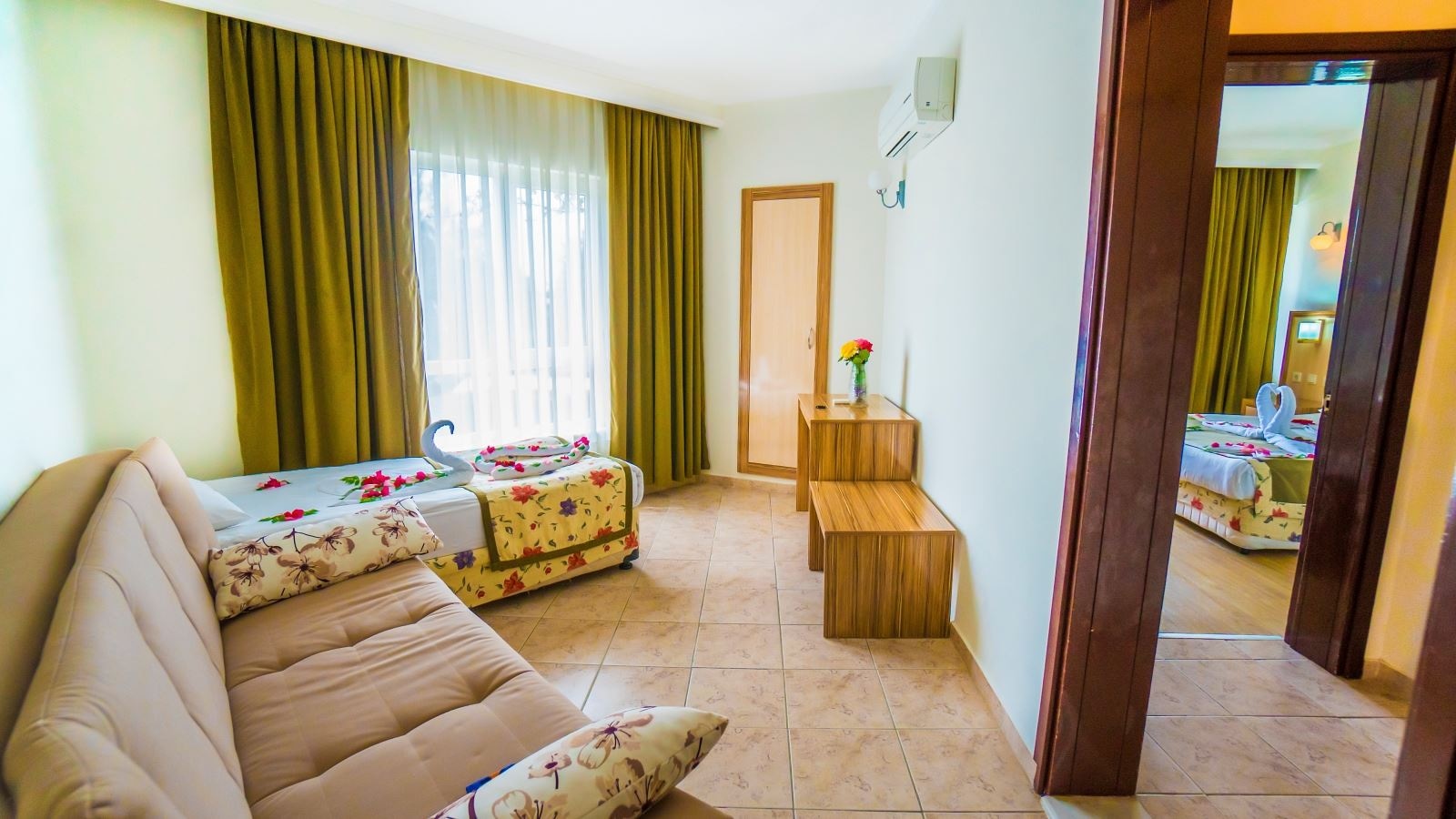 rooms-family-room