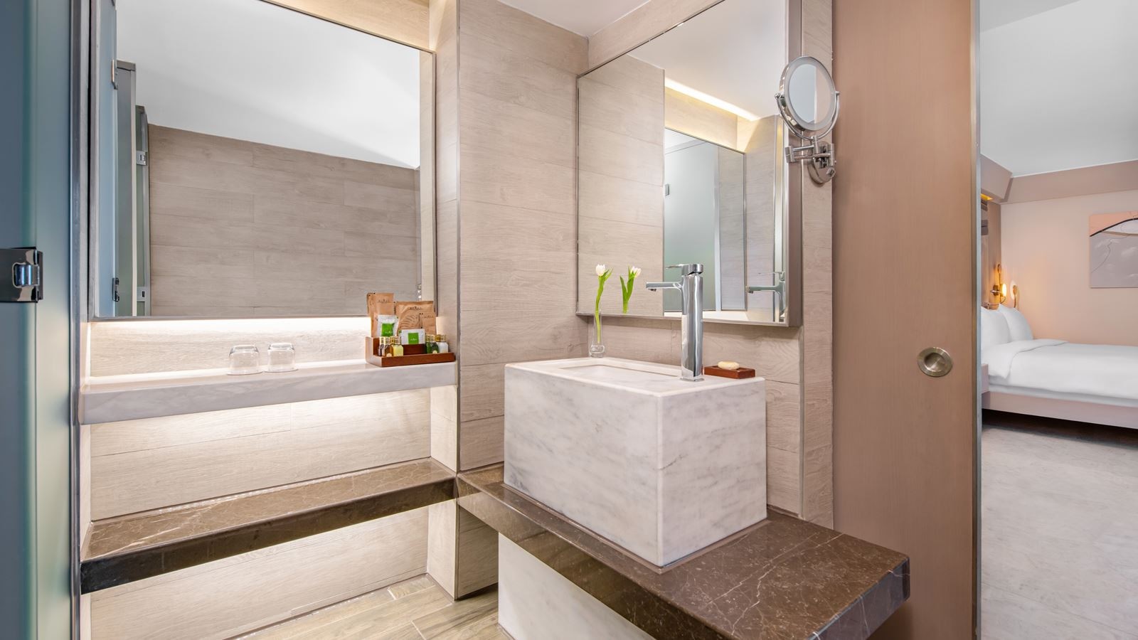 rooms-deluxe-suite