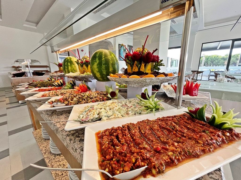 restaurants-adramytteion-yemek-salonu