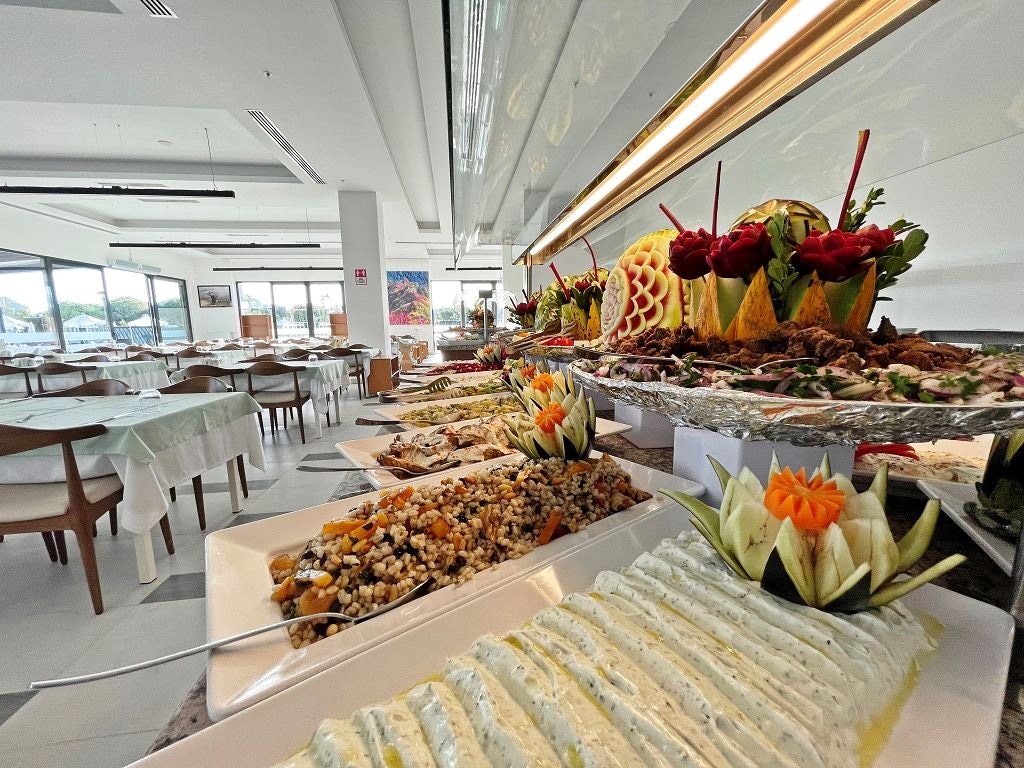 restaurants-adramytteion-yemek-salonu