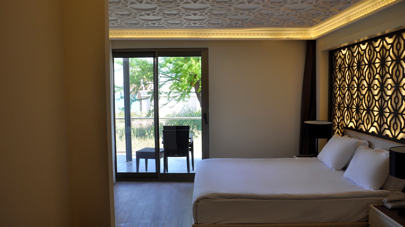 rooms-village-poolside-room