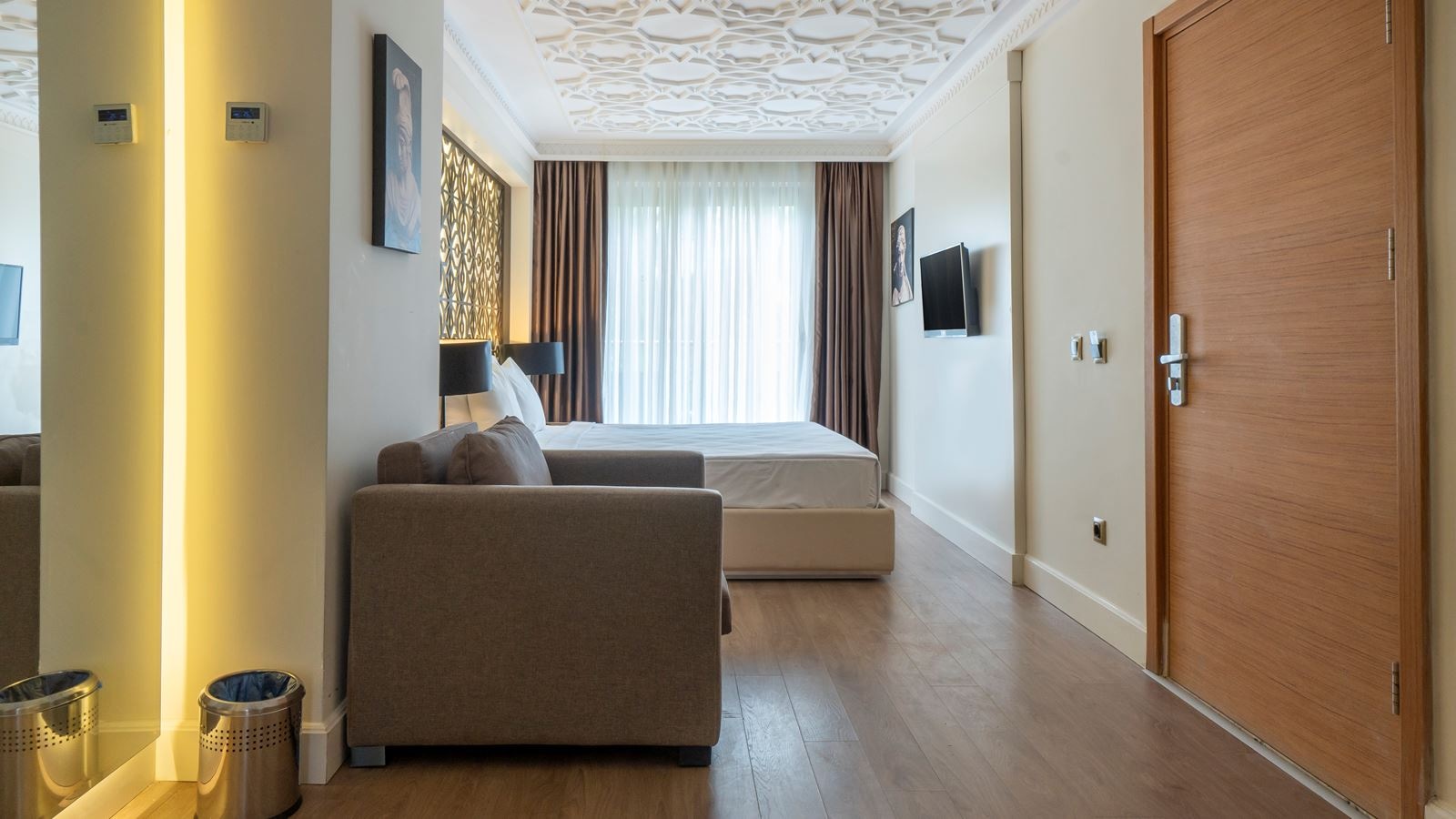 rooms-village-poolside-room