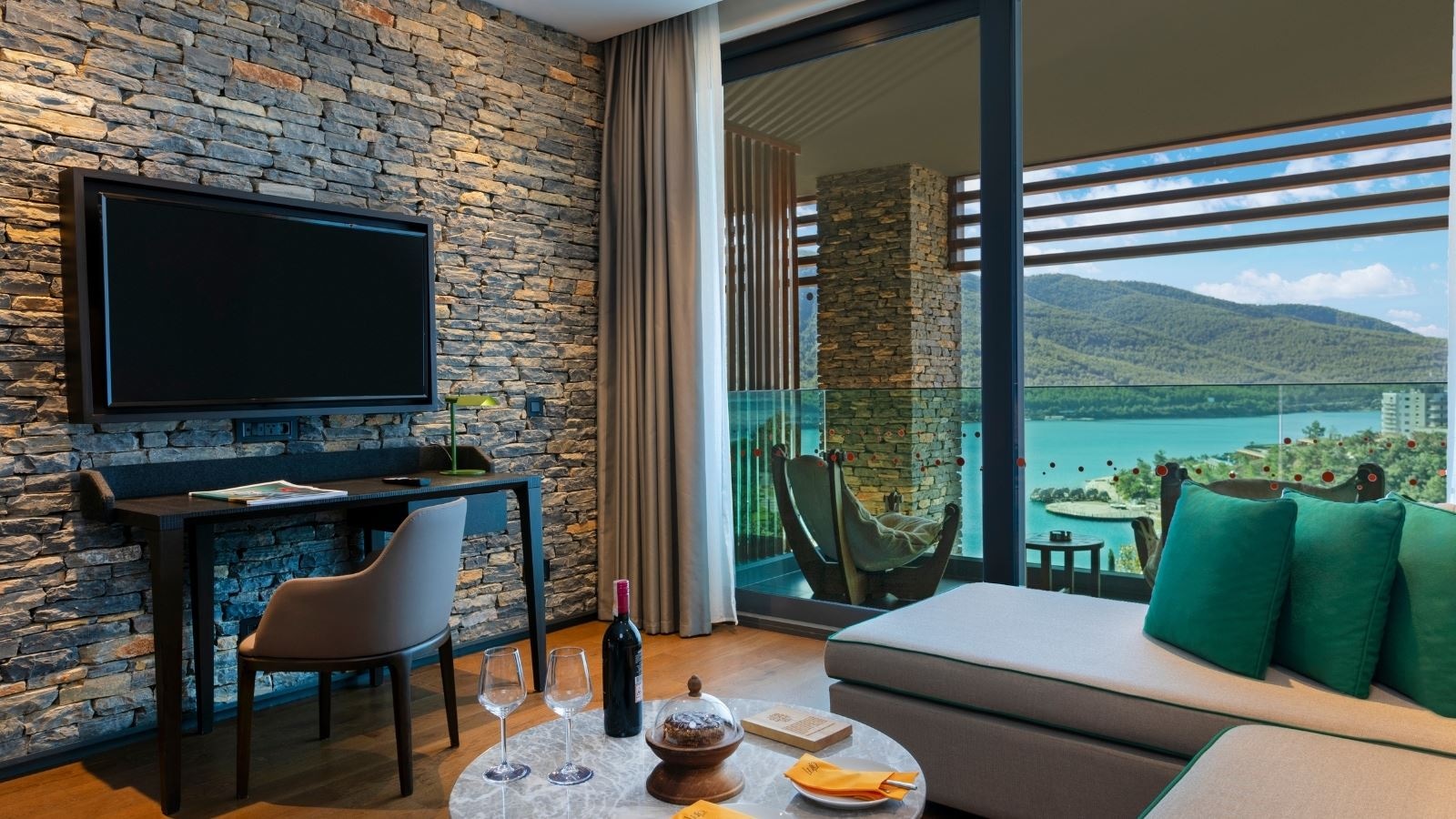 rooms-deluxe-room-sea-view