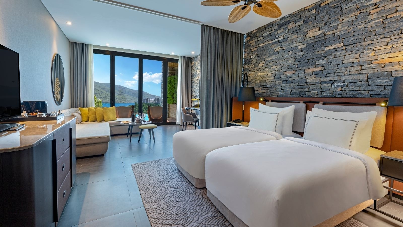 rooms-laguna-deluxe-room-sea-view-swim-up