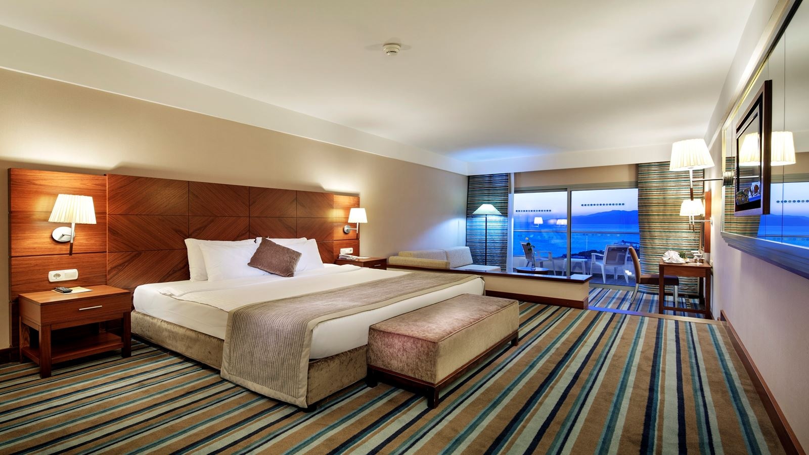 rooms-superior-room-seaview-balcony