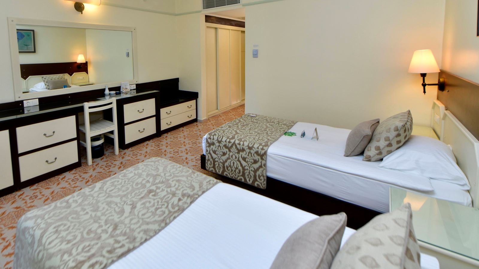 rooms-standard-room