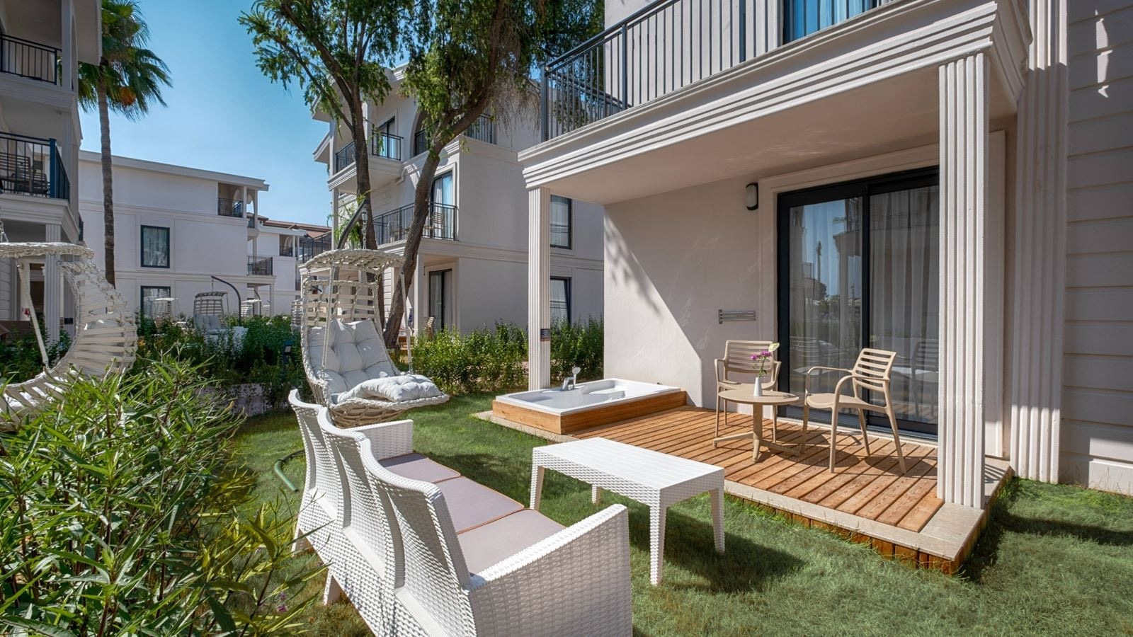 rooms-selectum-garden-room-jakuzili