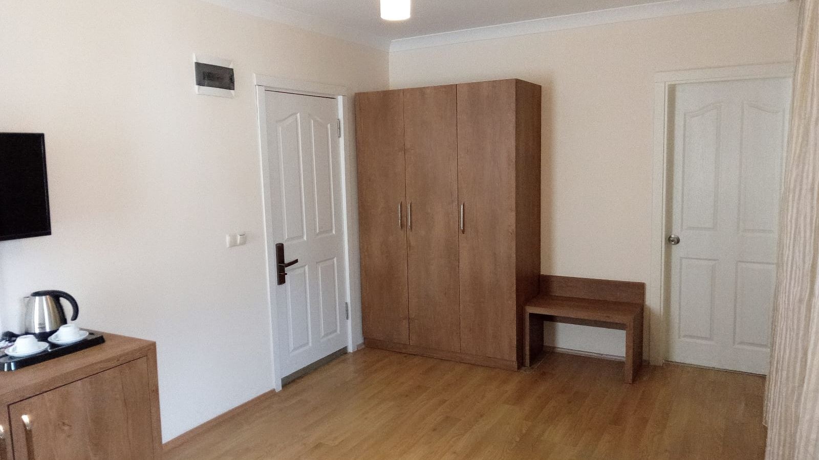rooms-coral-room