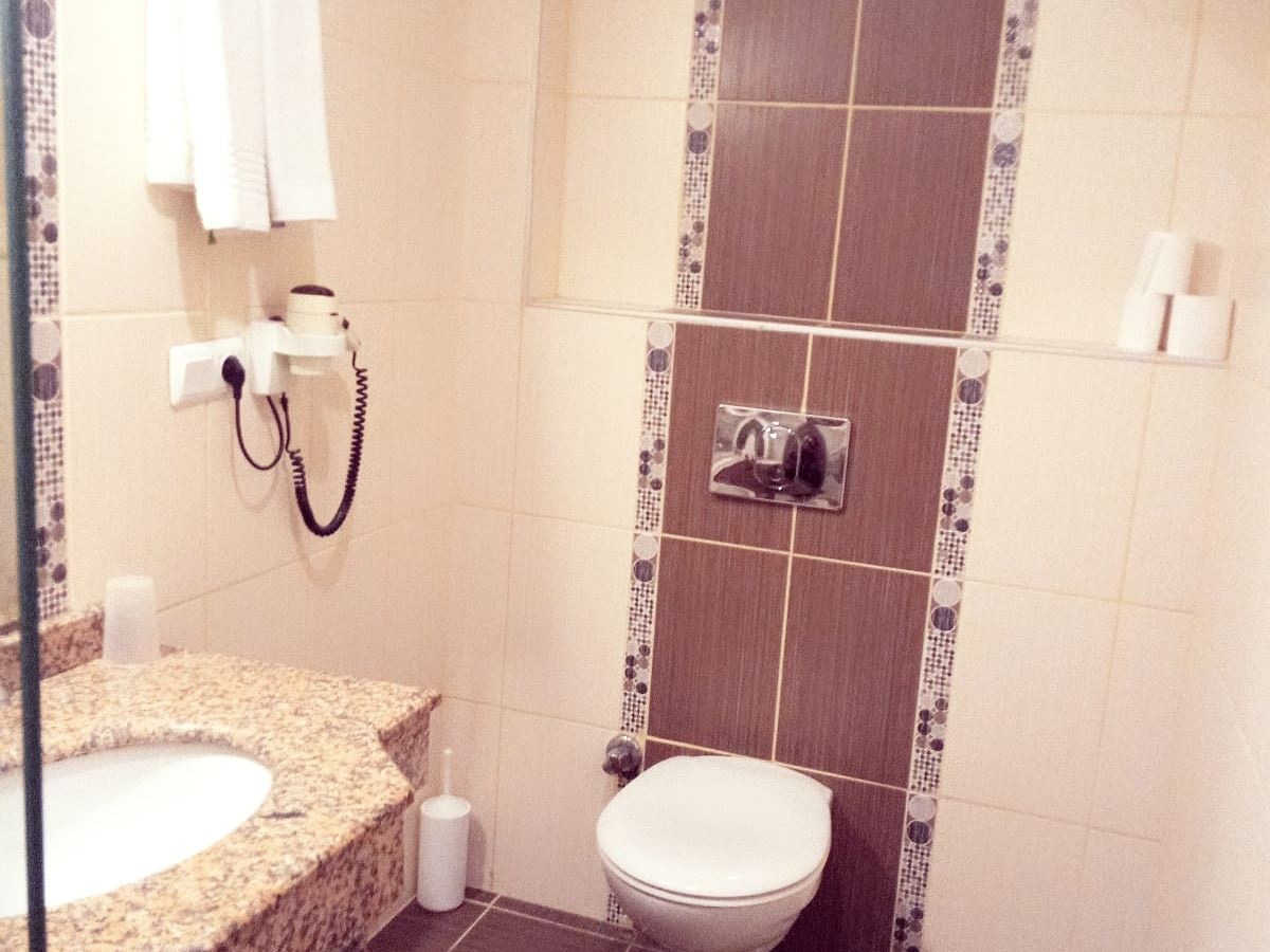 rooms-coral-room