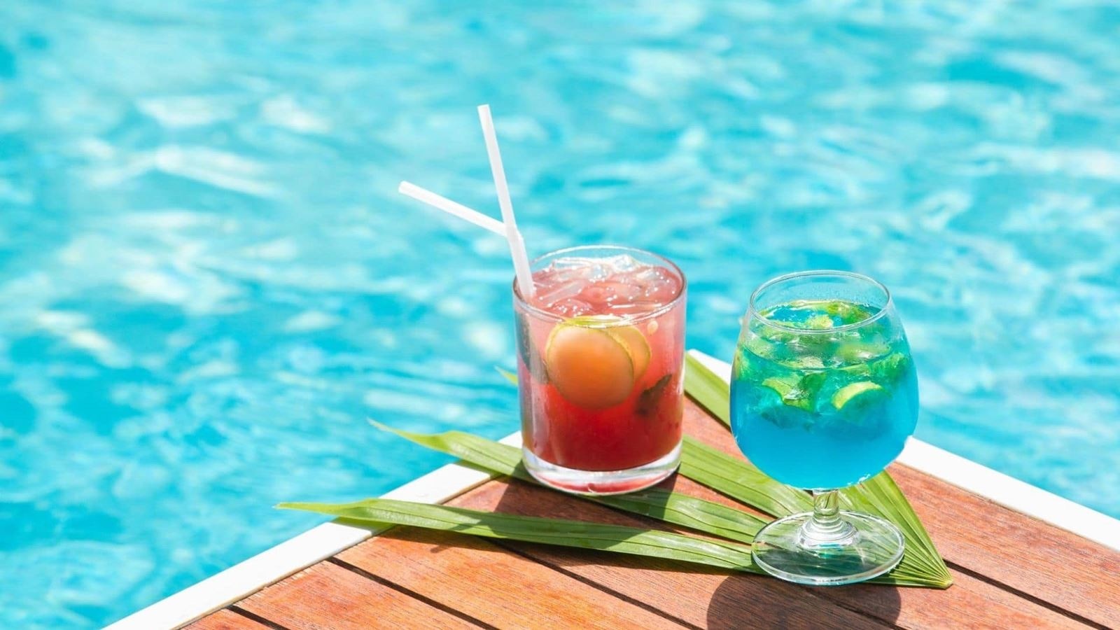 bars-aqua-pool-bar