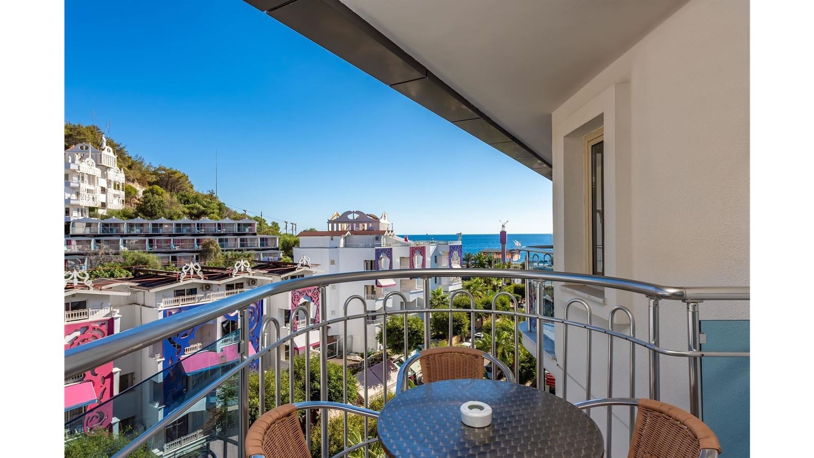 rooms-standard-room-side-sea-view