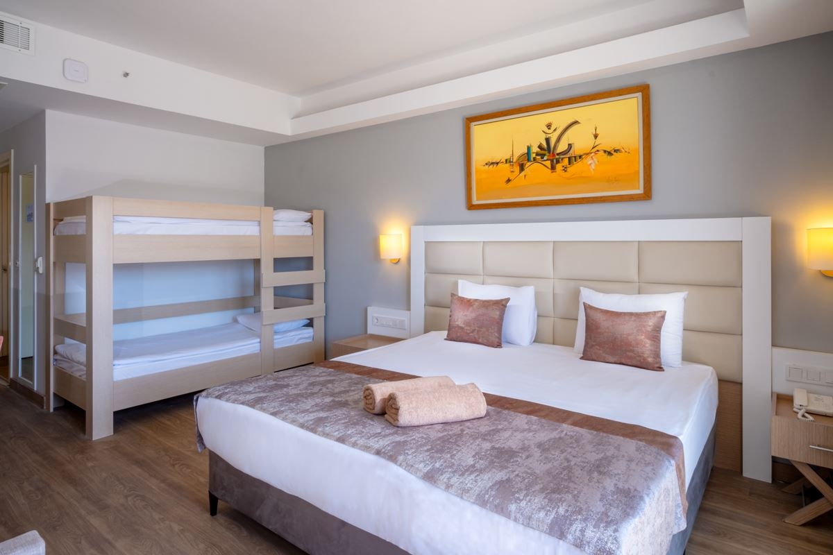 rooms-family-room
