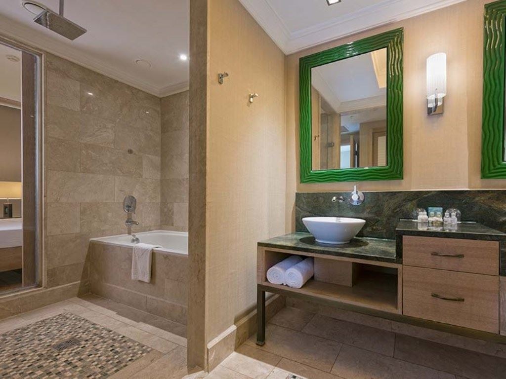 rooms-deluxe-large-room