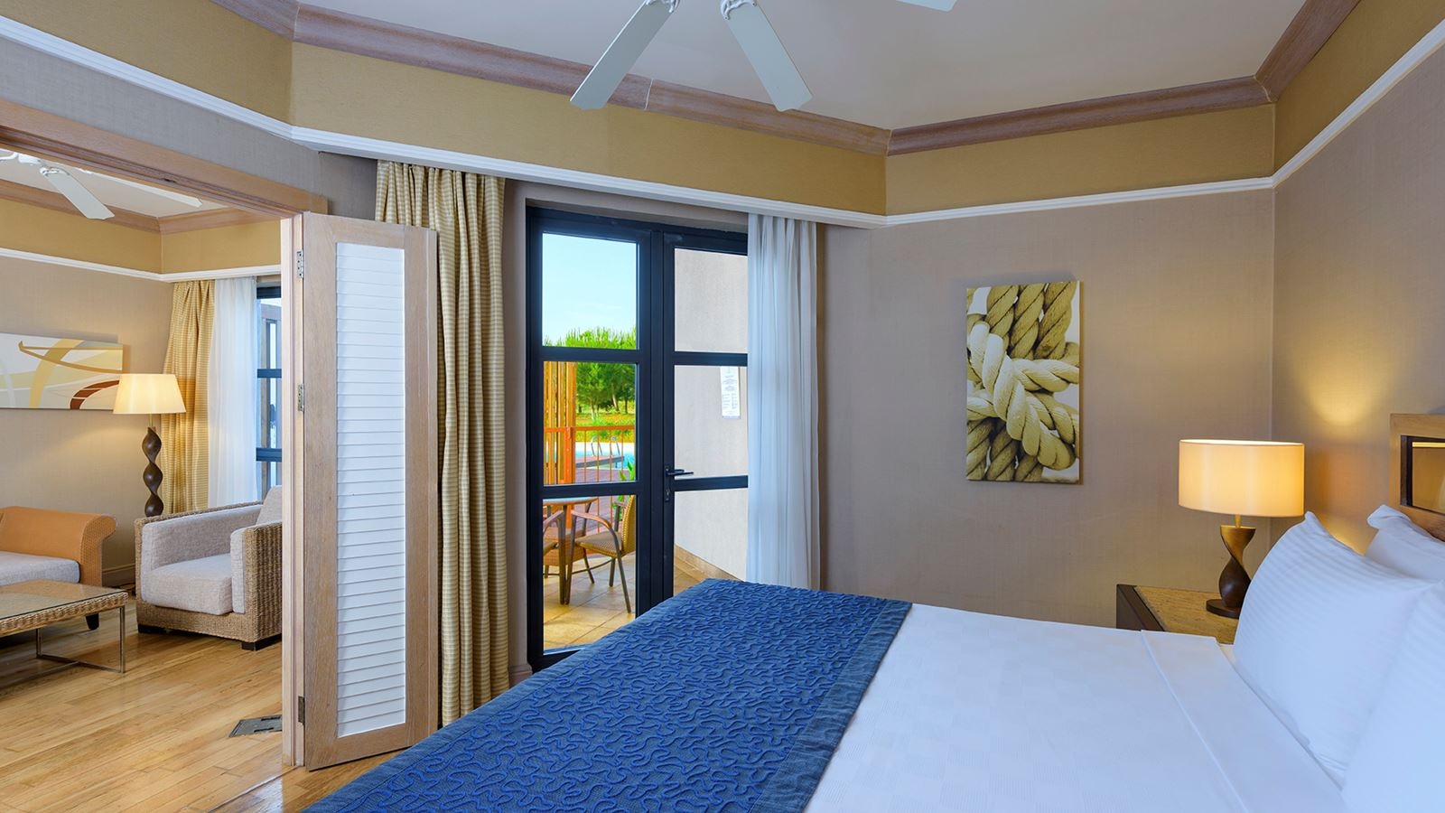 rooms-deluxe-pool-suite