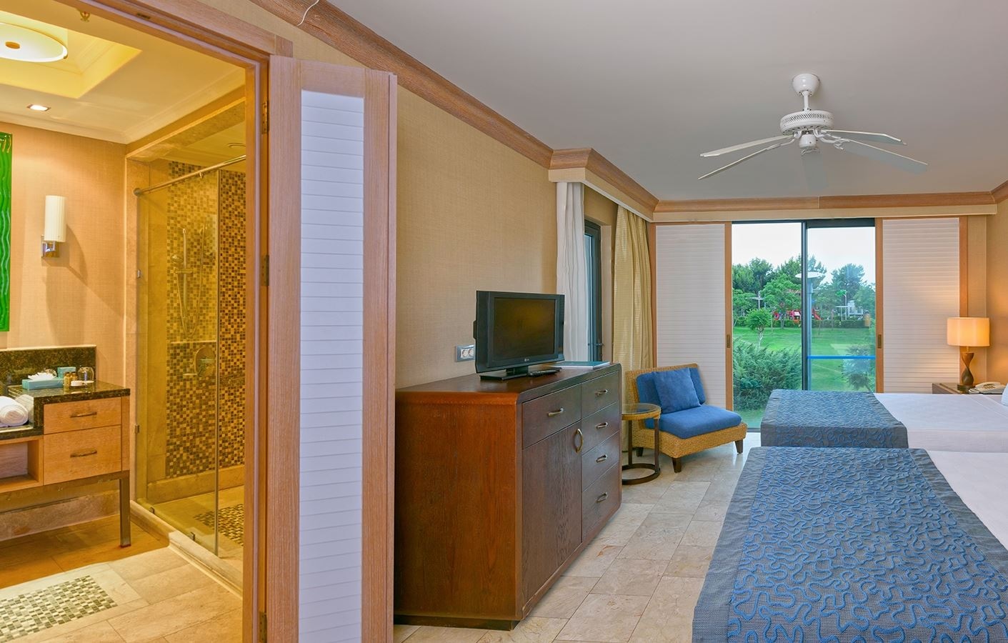 rooms-deluxe-pool-suite