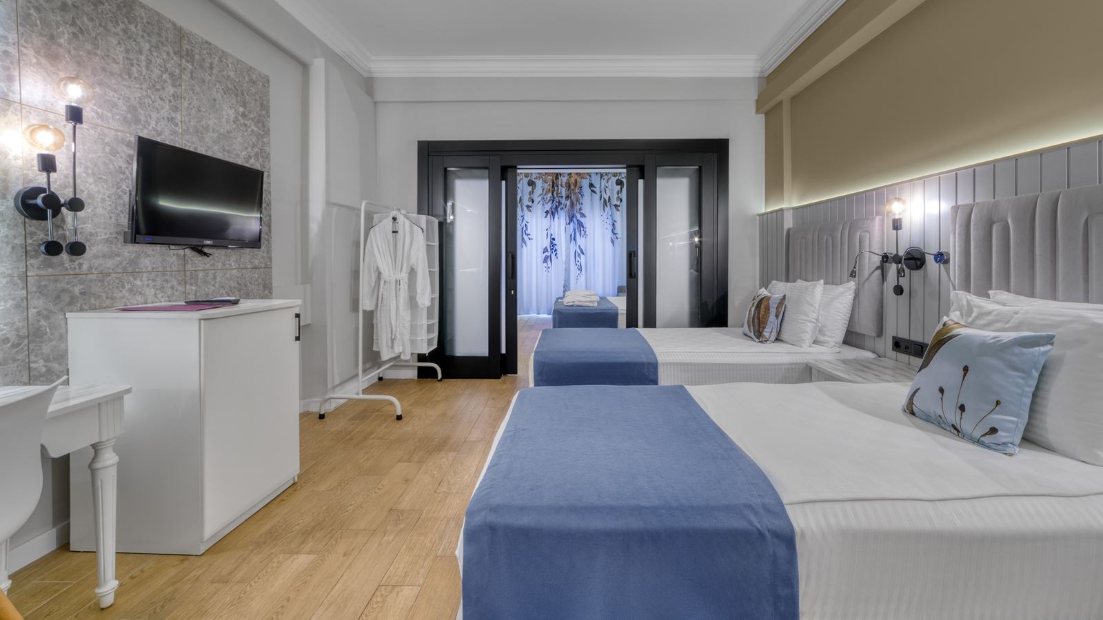 rooms-family-room-land-view