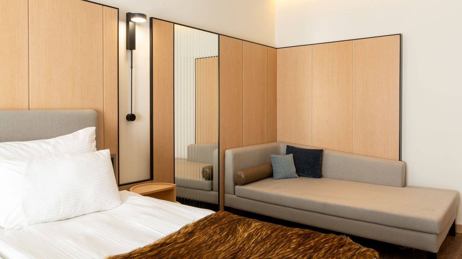 rooms-deluxe-room