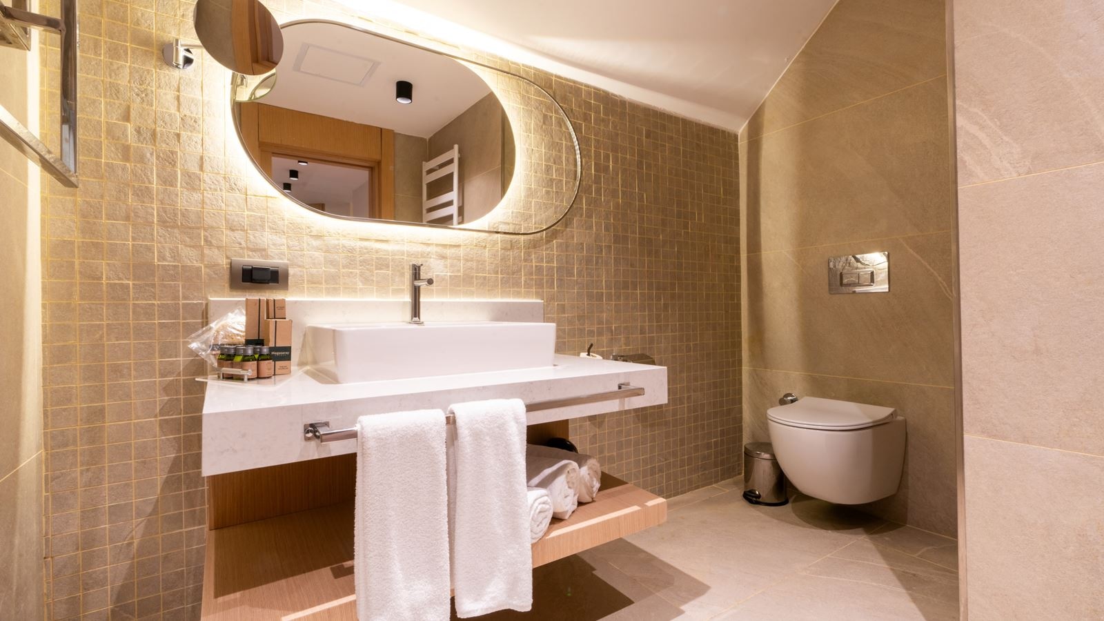 rooms-love-suite