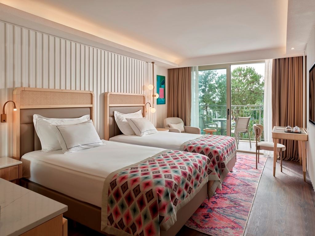 rooms-deluxe-garden-room-swimup