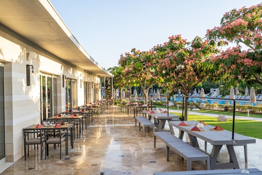 restaurants-zestful-bazaar-main-restaurant