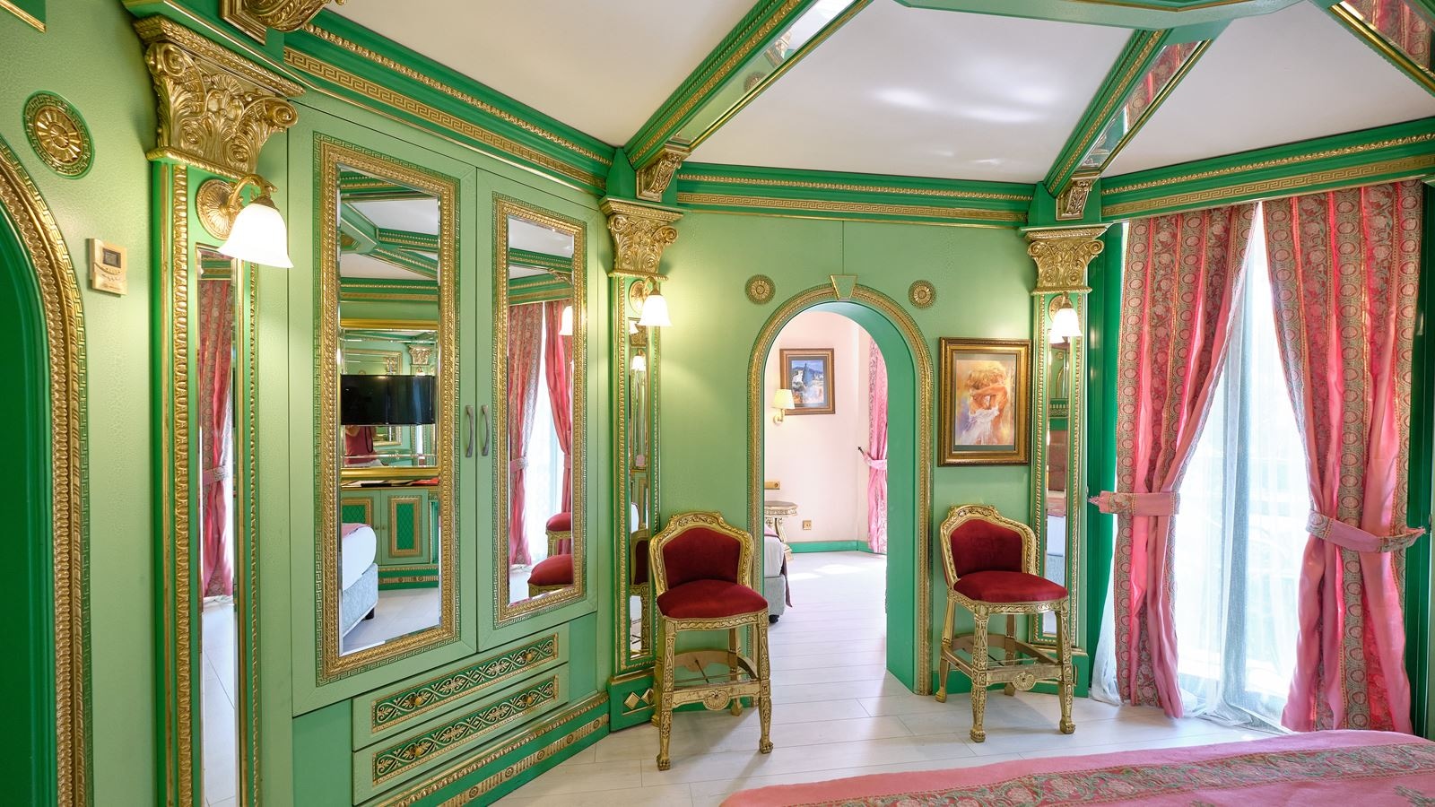 rooms-club-family-room