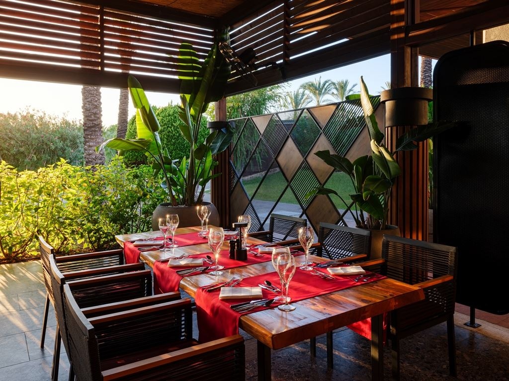 restaurants-red-steak-and-wine