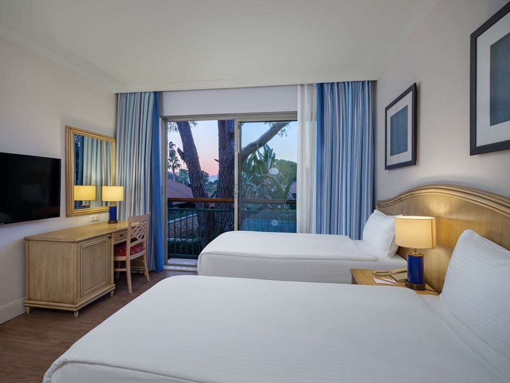 rooms-lake-deluxe-villa