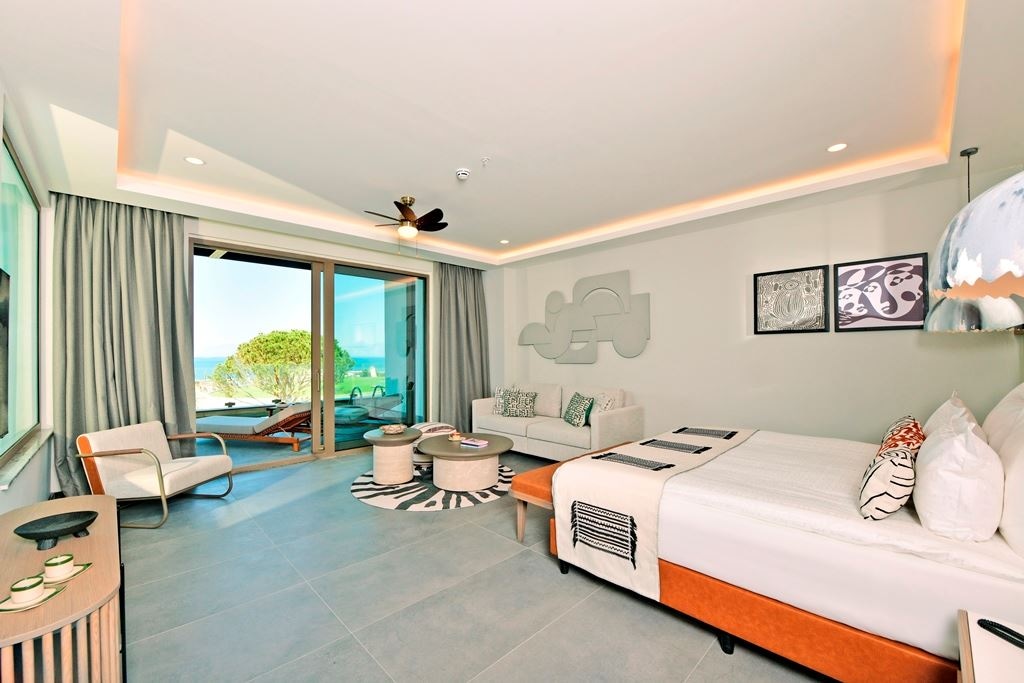 rooms-superior-jacuzzi-swim-up-sea-view
