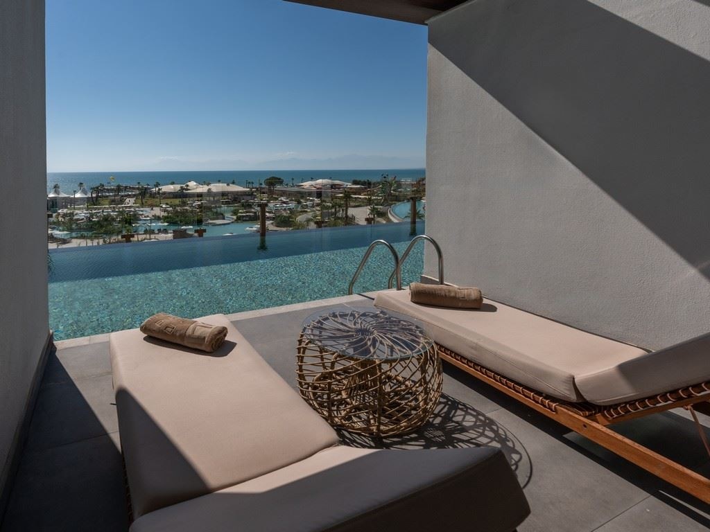 rooms-deluxe-swim-up-sea-view