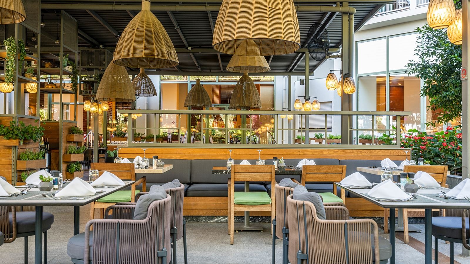 restaurants-palm-restaurant