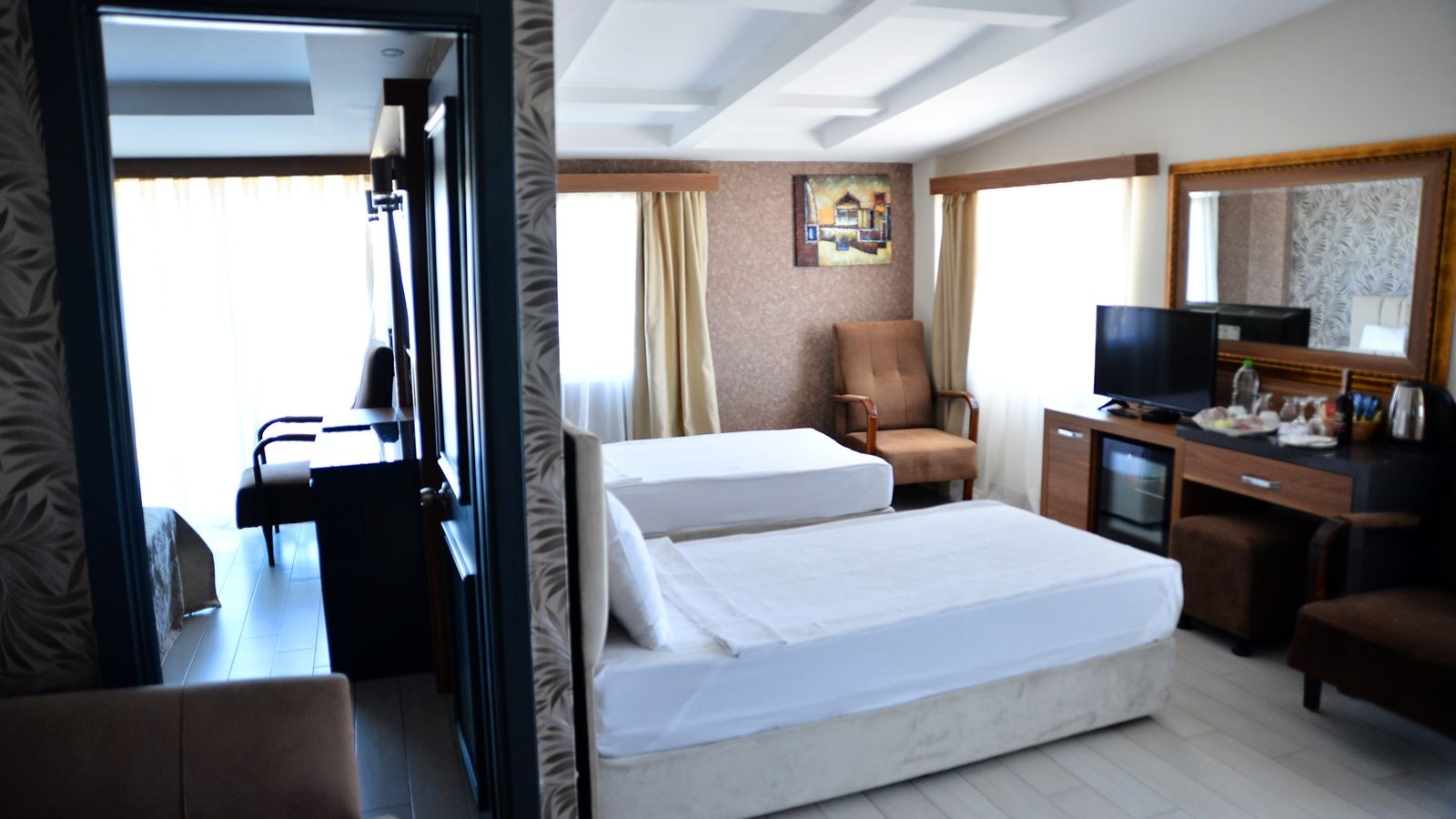 rooms-marin-suit-room