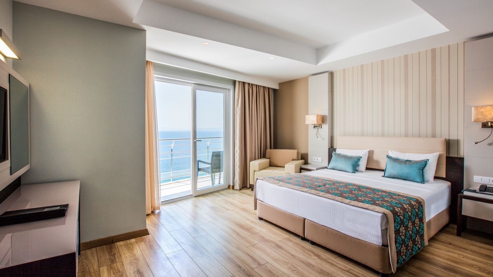 rooms-main-building-deluxe-suite