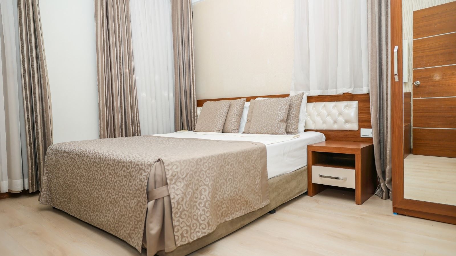 rooms-family-room