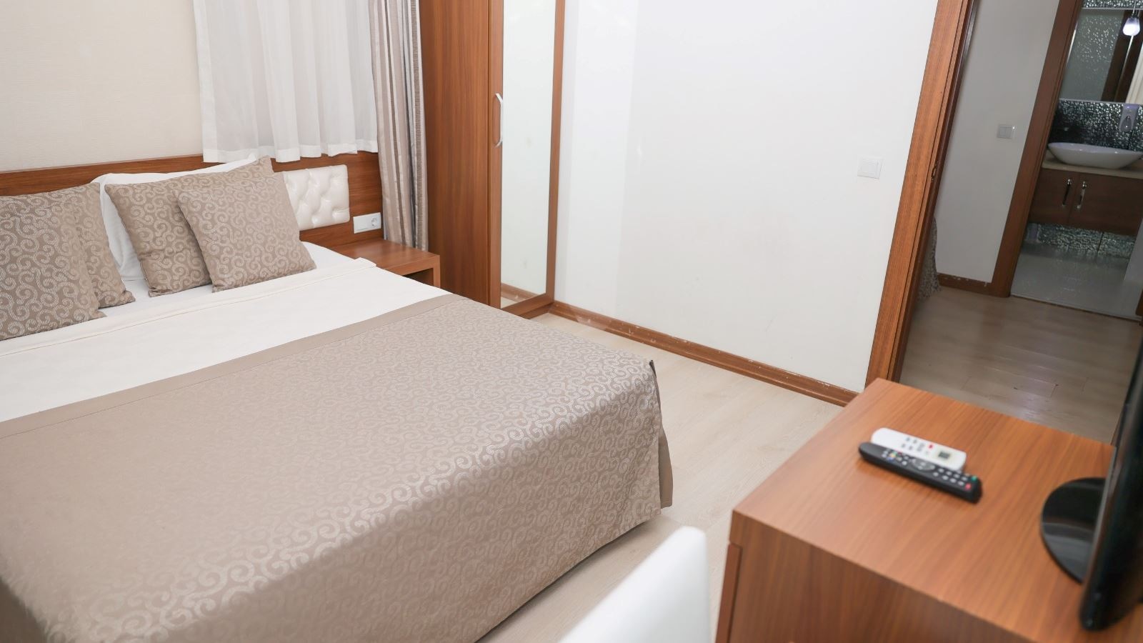 rooms-family-room