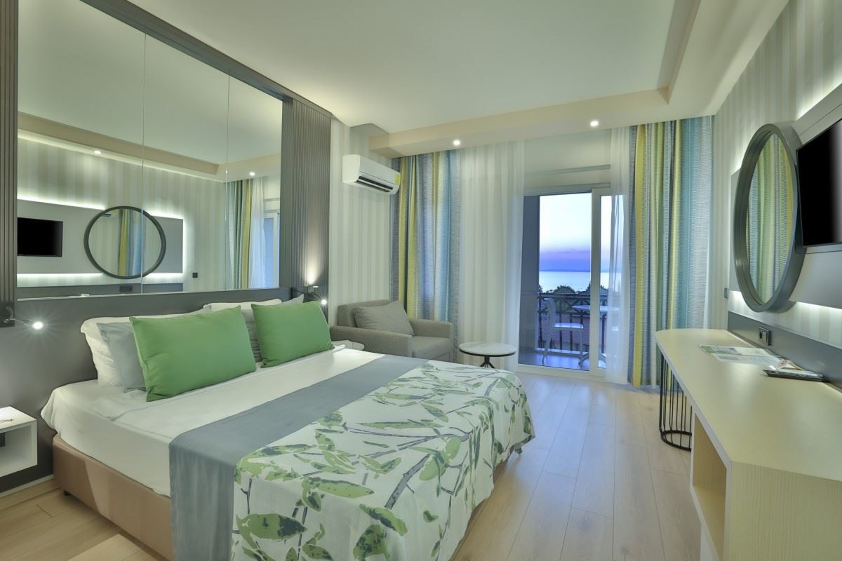 rooms-couple-room-side-sea-view