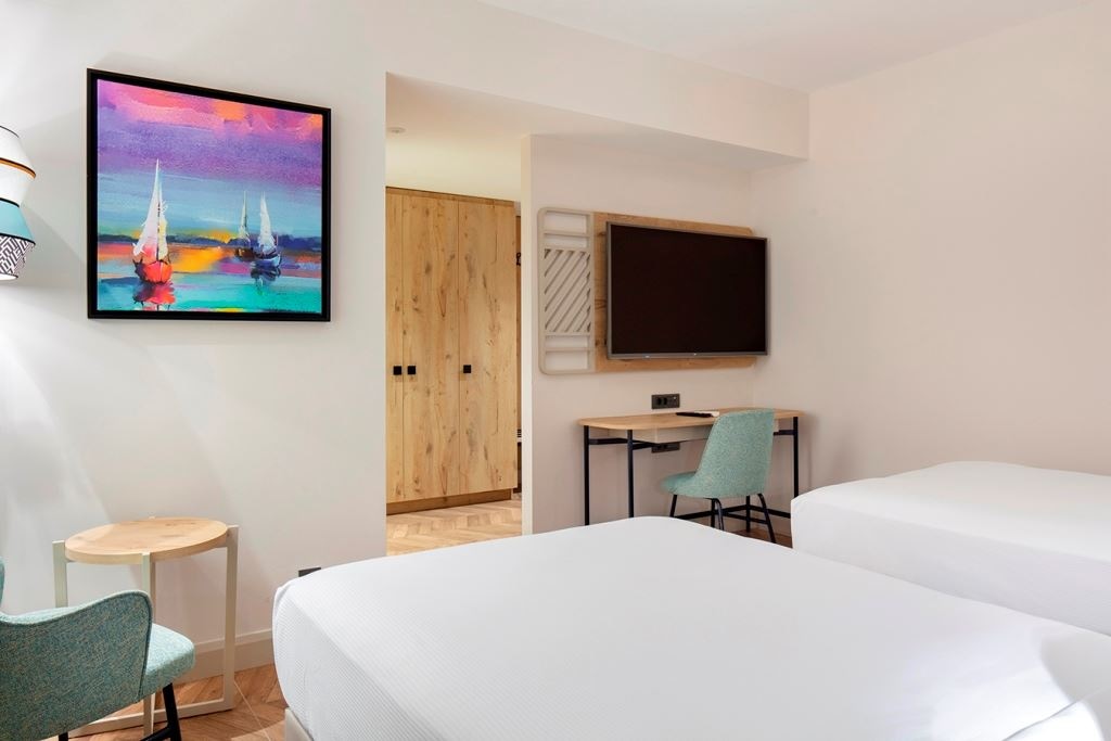 rooms-deluxe-room