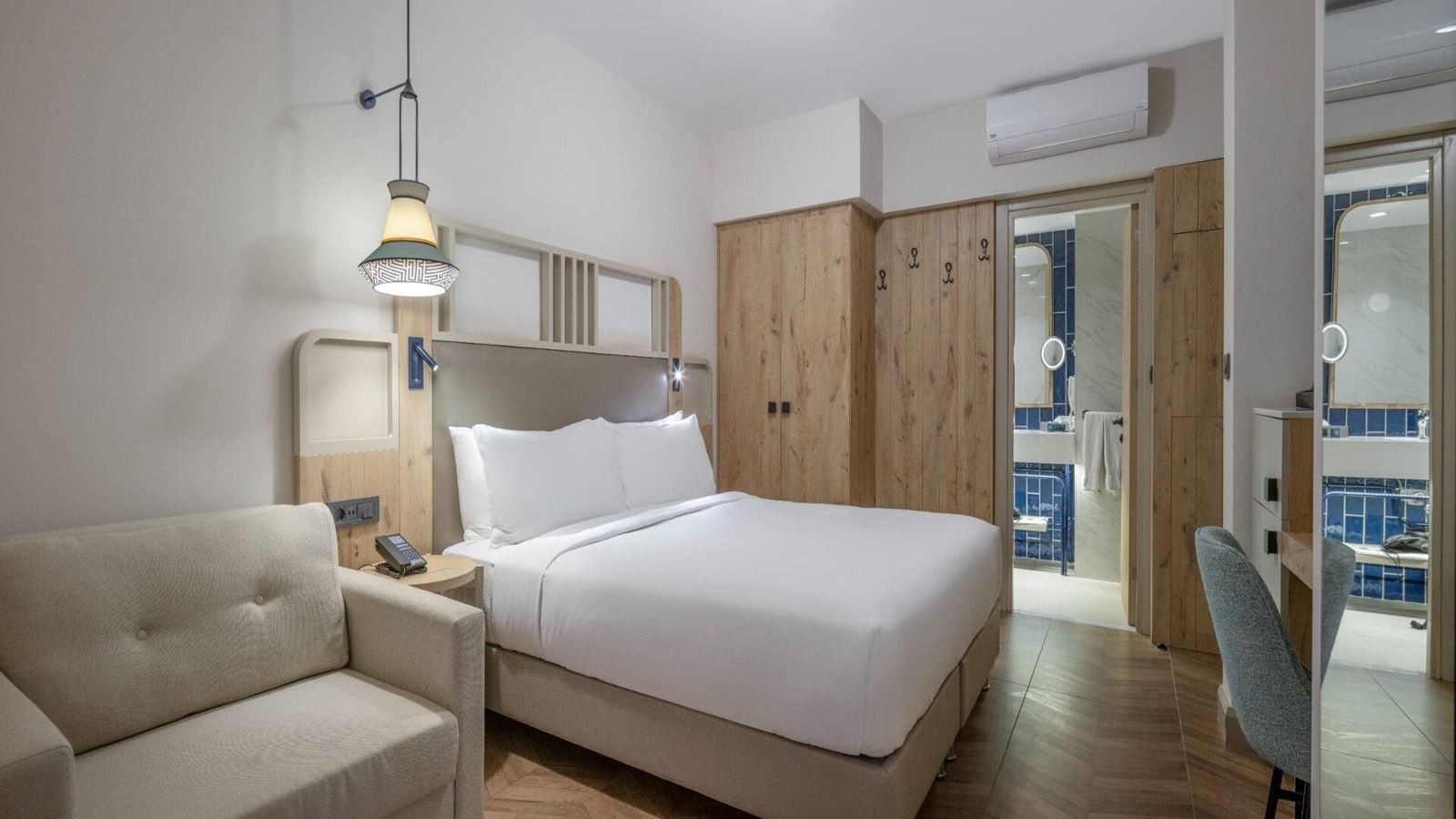 rooms-superior-room