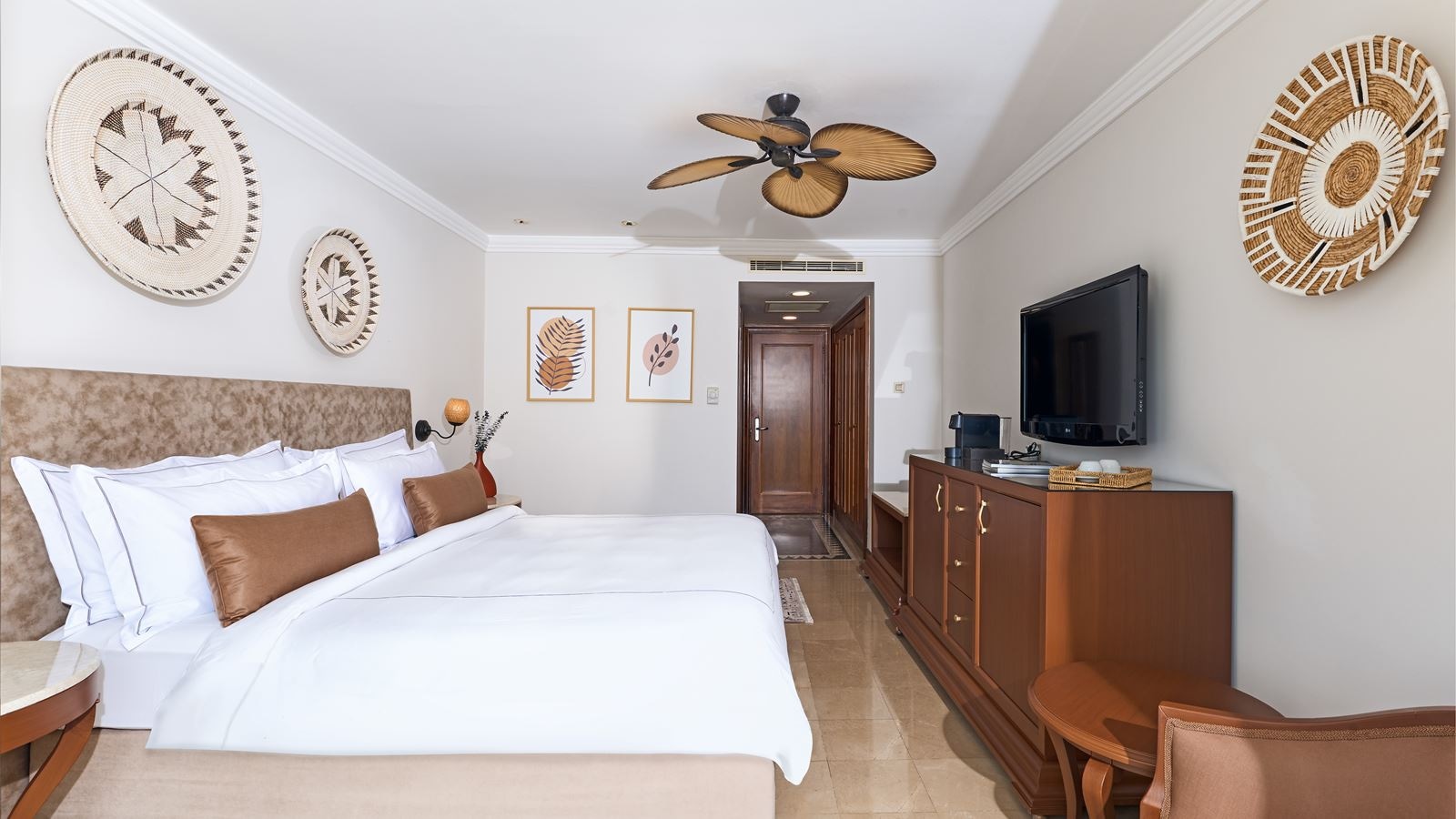 rooms-deluxe-room-garden-view