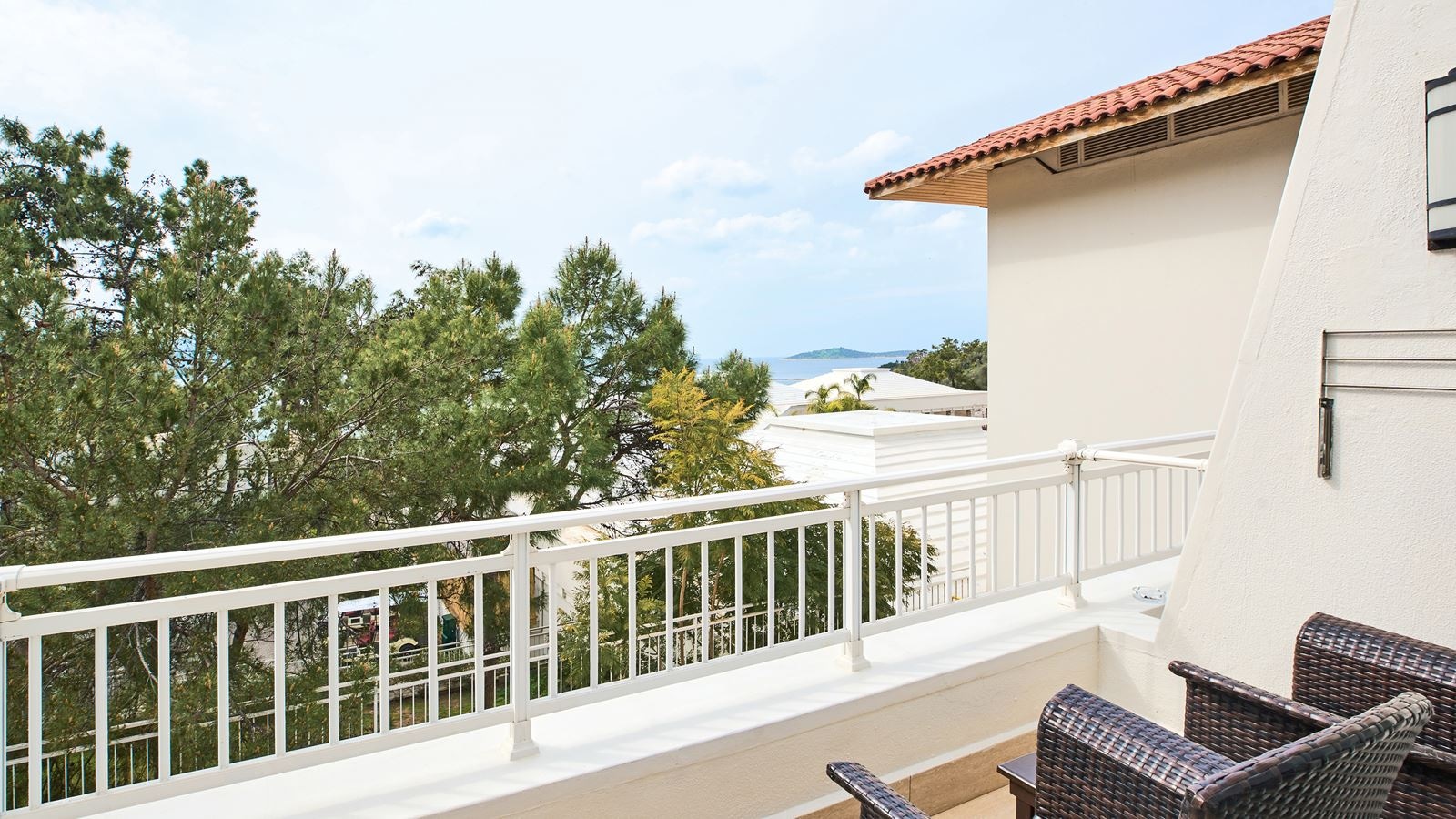 rooms-deluxe-room-sea-view