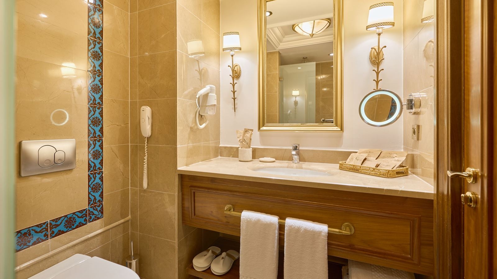 rooms-deluxe-room-sea-view