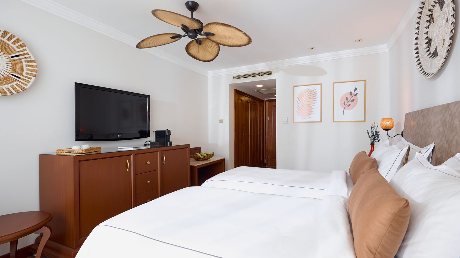 rooms-deluxe-room-sea-view