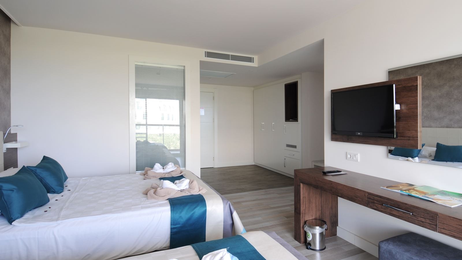 rooms-family-room