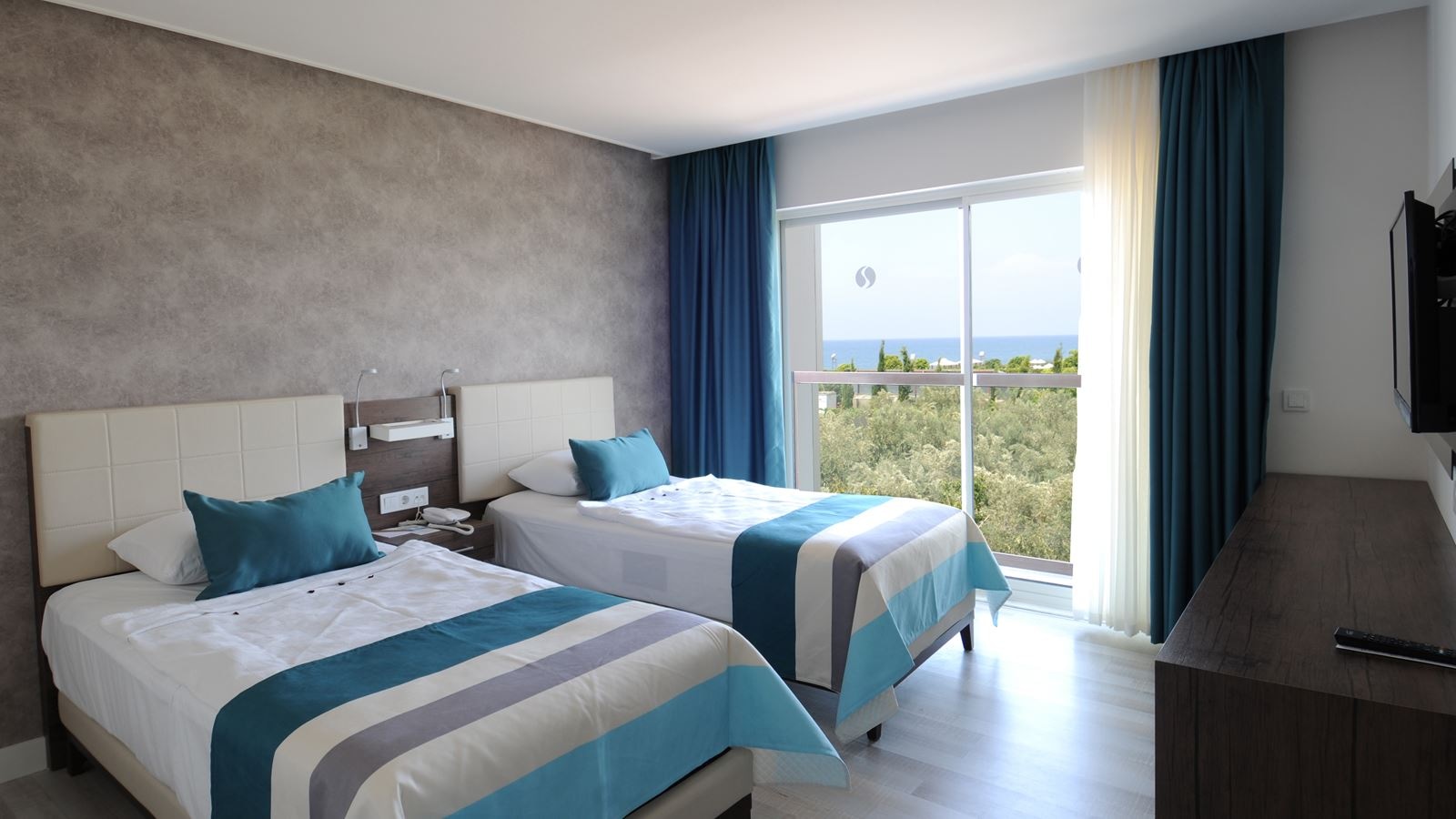rooms-family-room